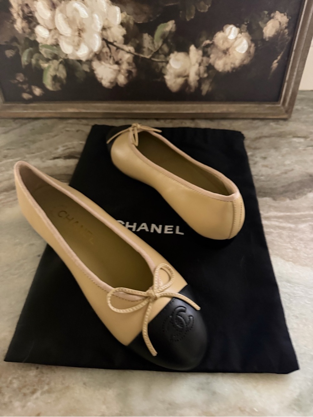 CHANEL Beige and Black Cap-Toe Bow Ballet Flats - Picture 2 of 4